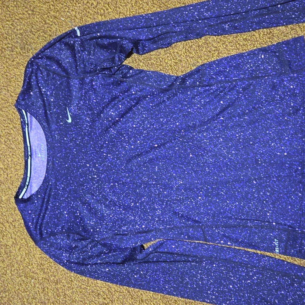 Nike drifit long sleeve size small